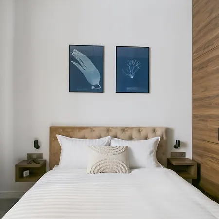 In - Ground Floor Lägenhet